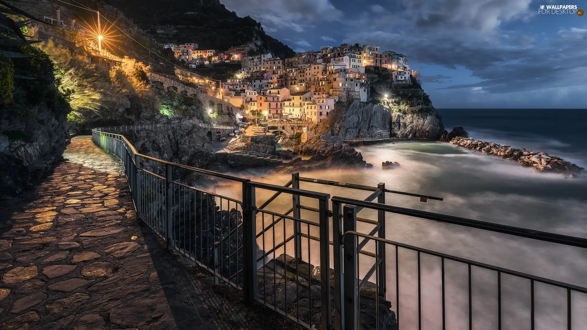 Cinque Terre, Italy, color, Ligurian Sea, light, Gulf, clouds, Manarola, Riomaggiore Municipality, Night, Houses