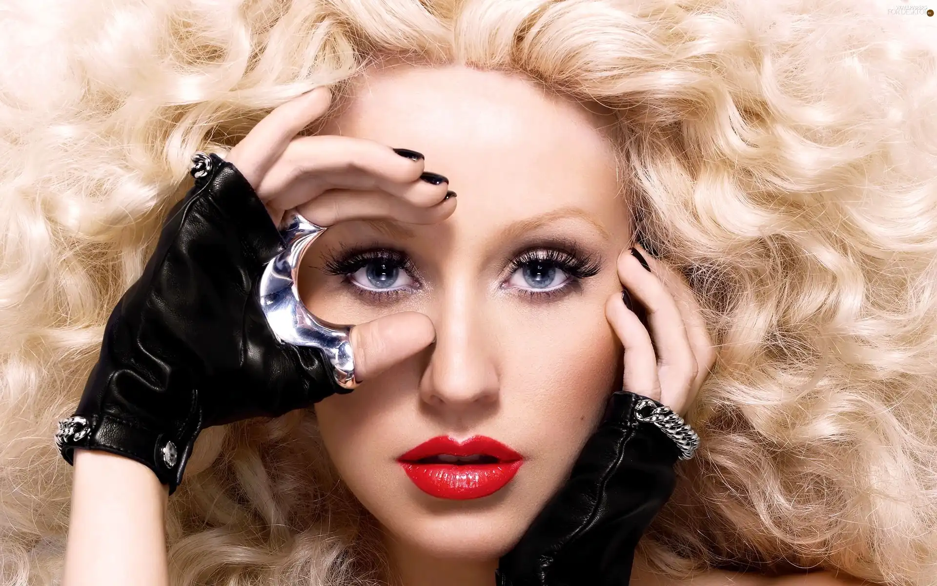 hand, Christina Aguilera, face