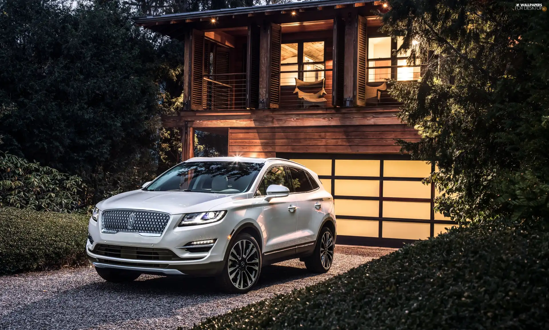 house, Lincoln MKC, Front