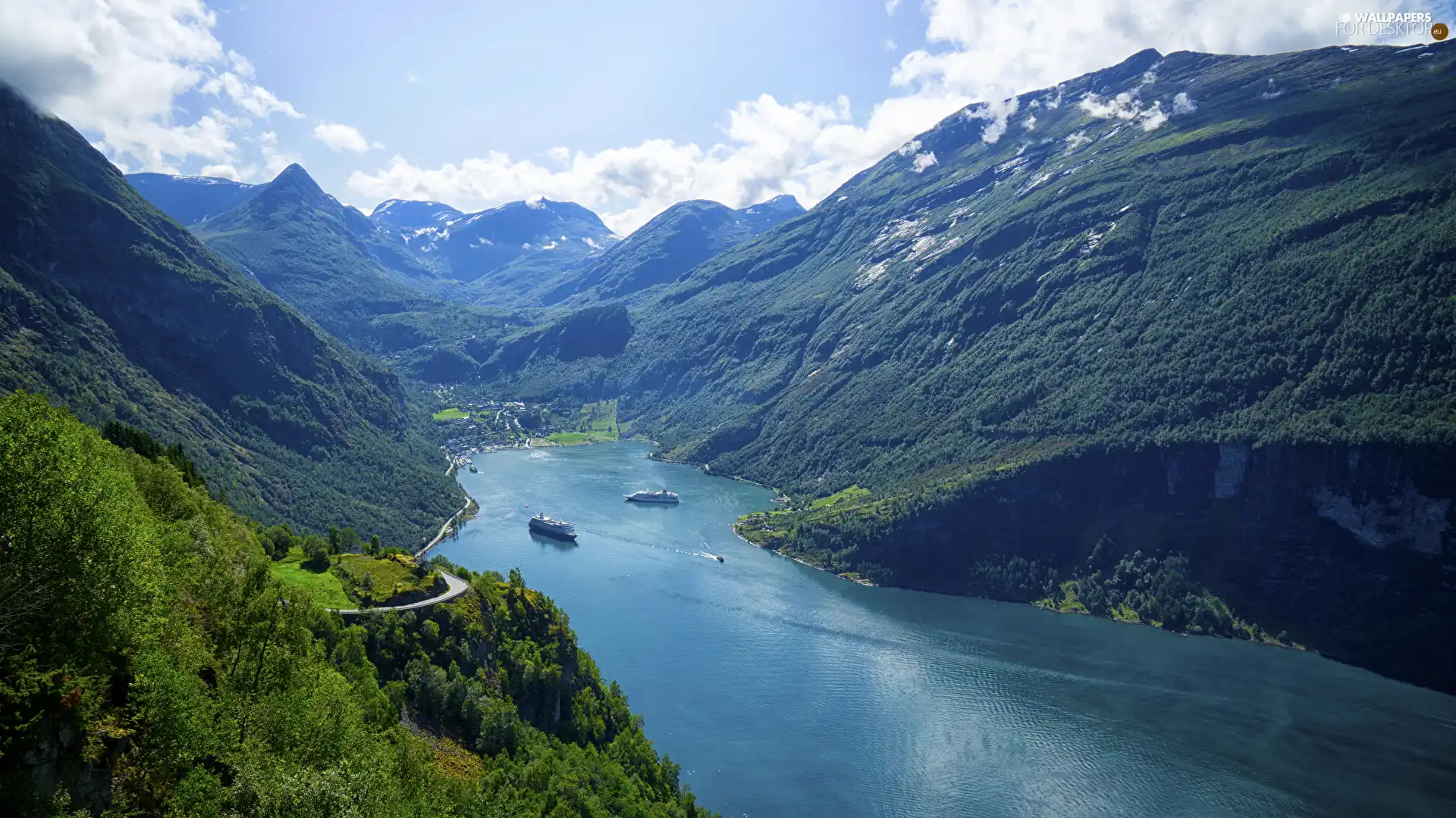 woods, Fiord Geirangerfjorden, viewes, vessels, Mountains, trees, Norway
