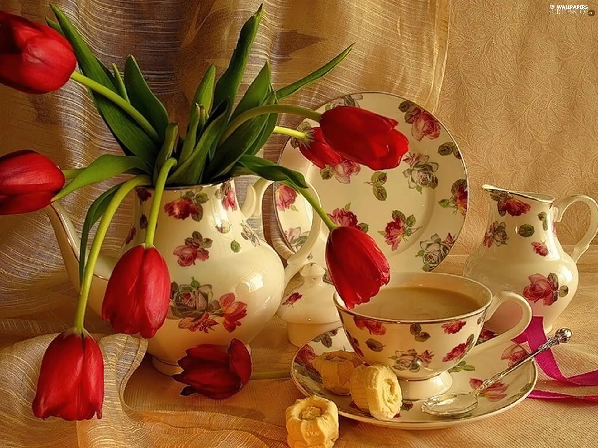 Tulips, china, coffee