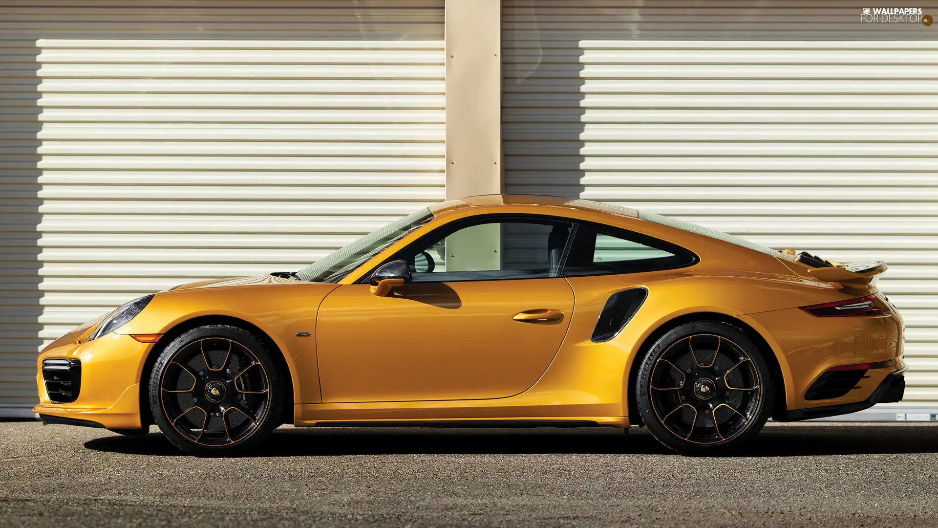 Porsche 911 Turbo S, side