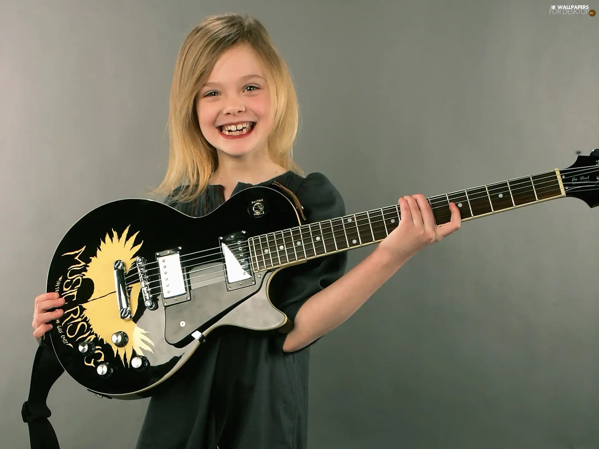 Guitar, Elle Fanning, actress