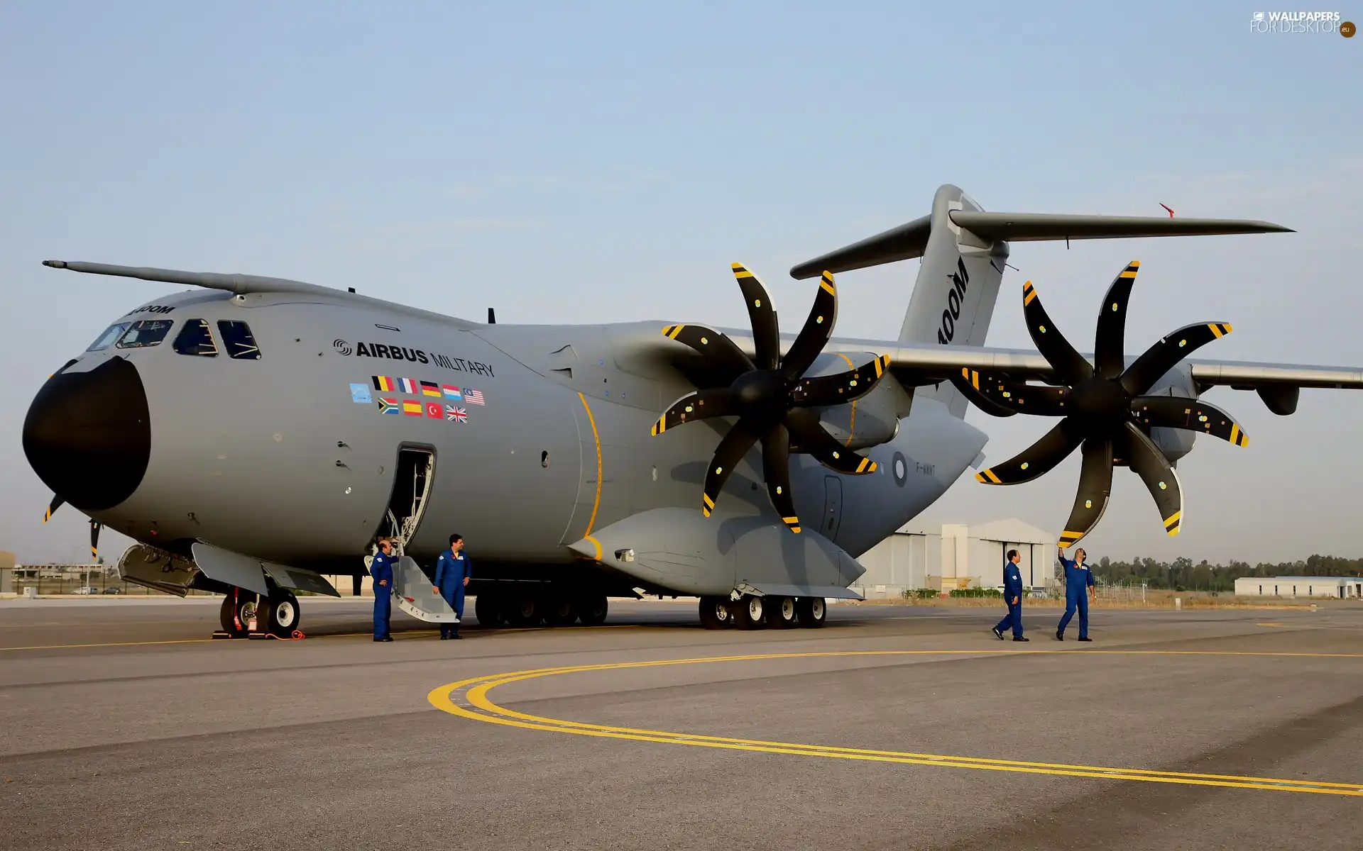 Propellers, Airbus A400M, airport