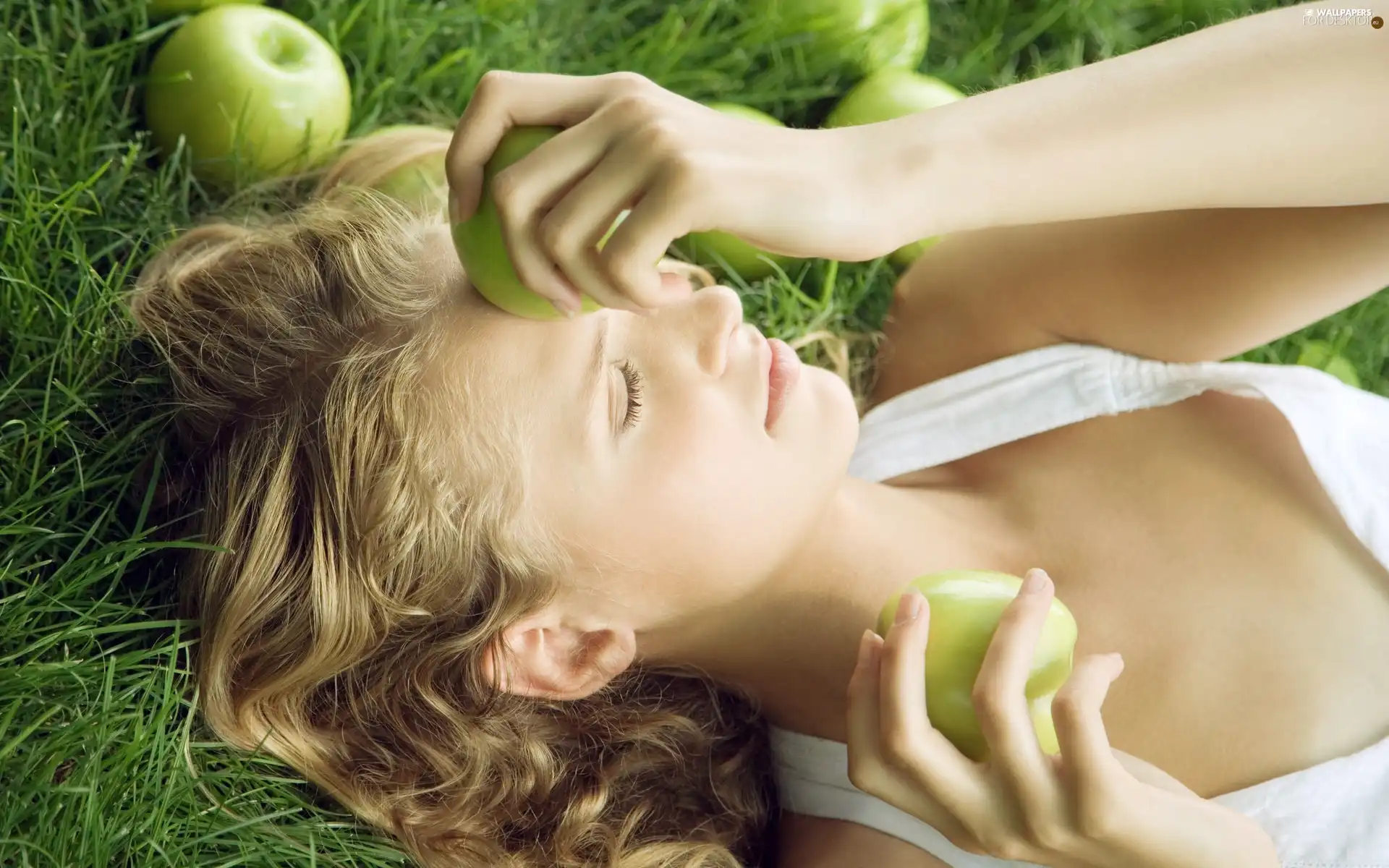 Women, apples