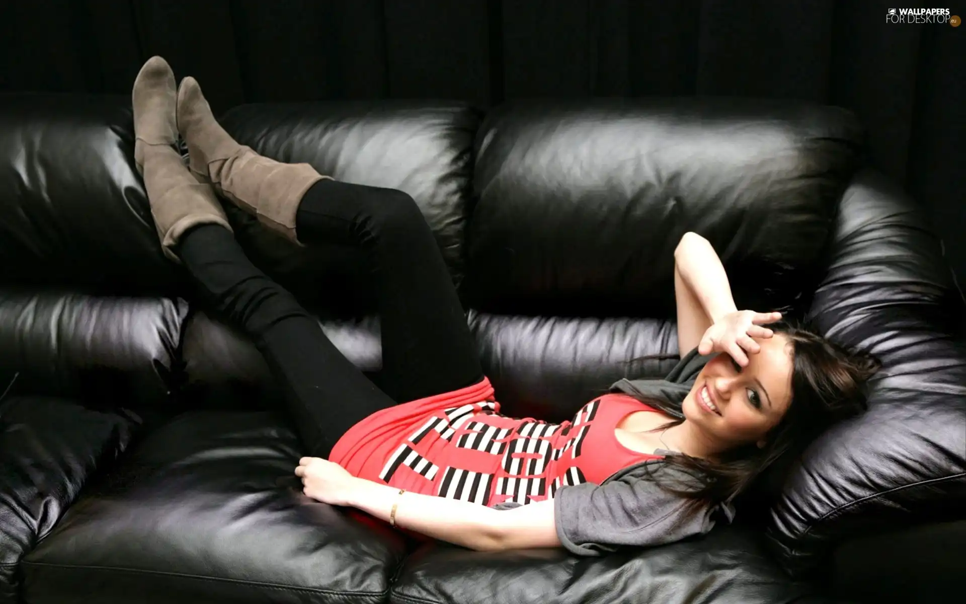 Sofa, Miley Cyrus, black