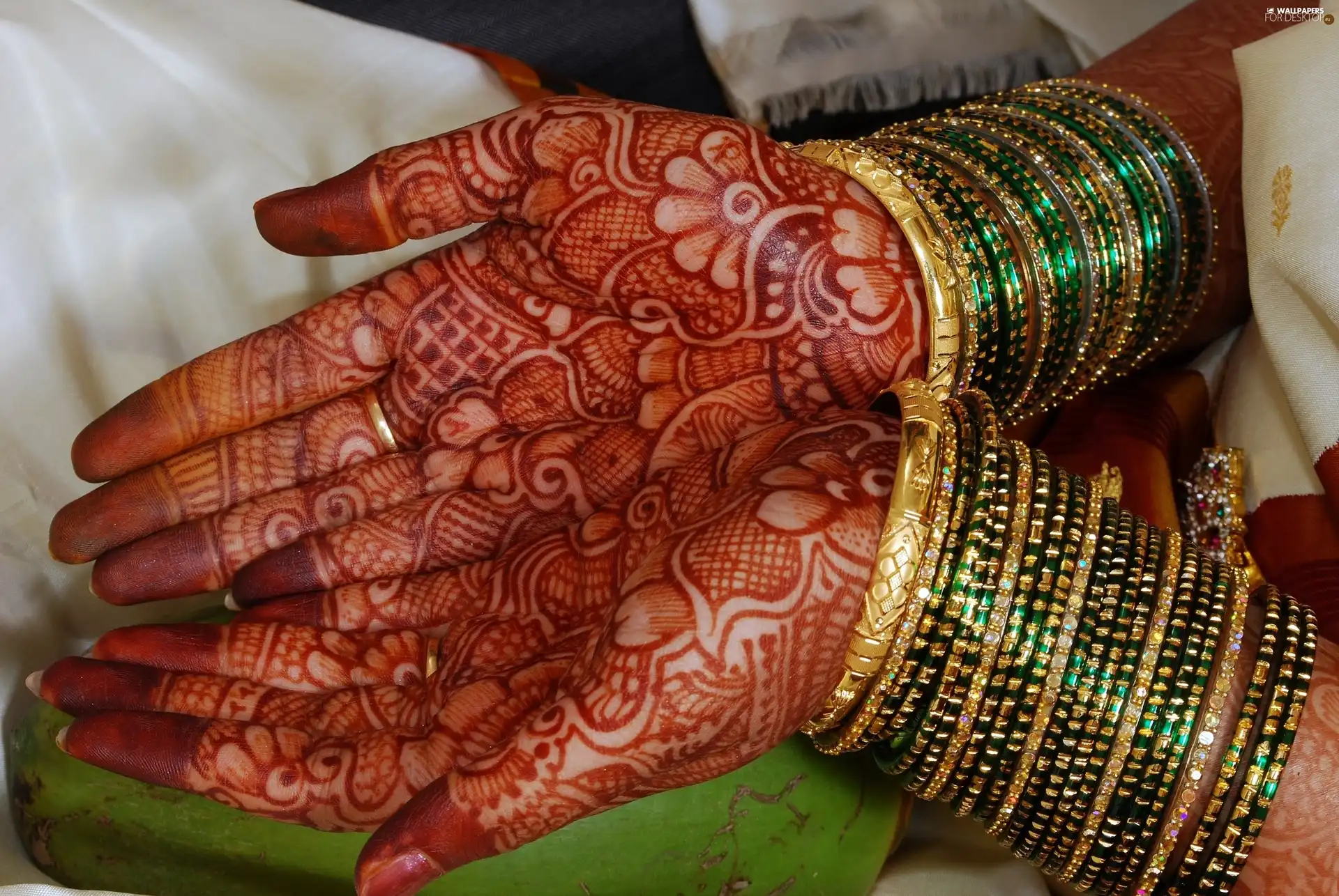 Bodypainting, hands, Bracelets