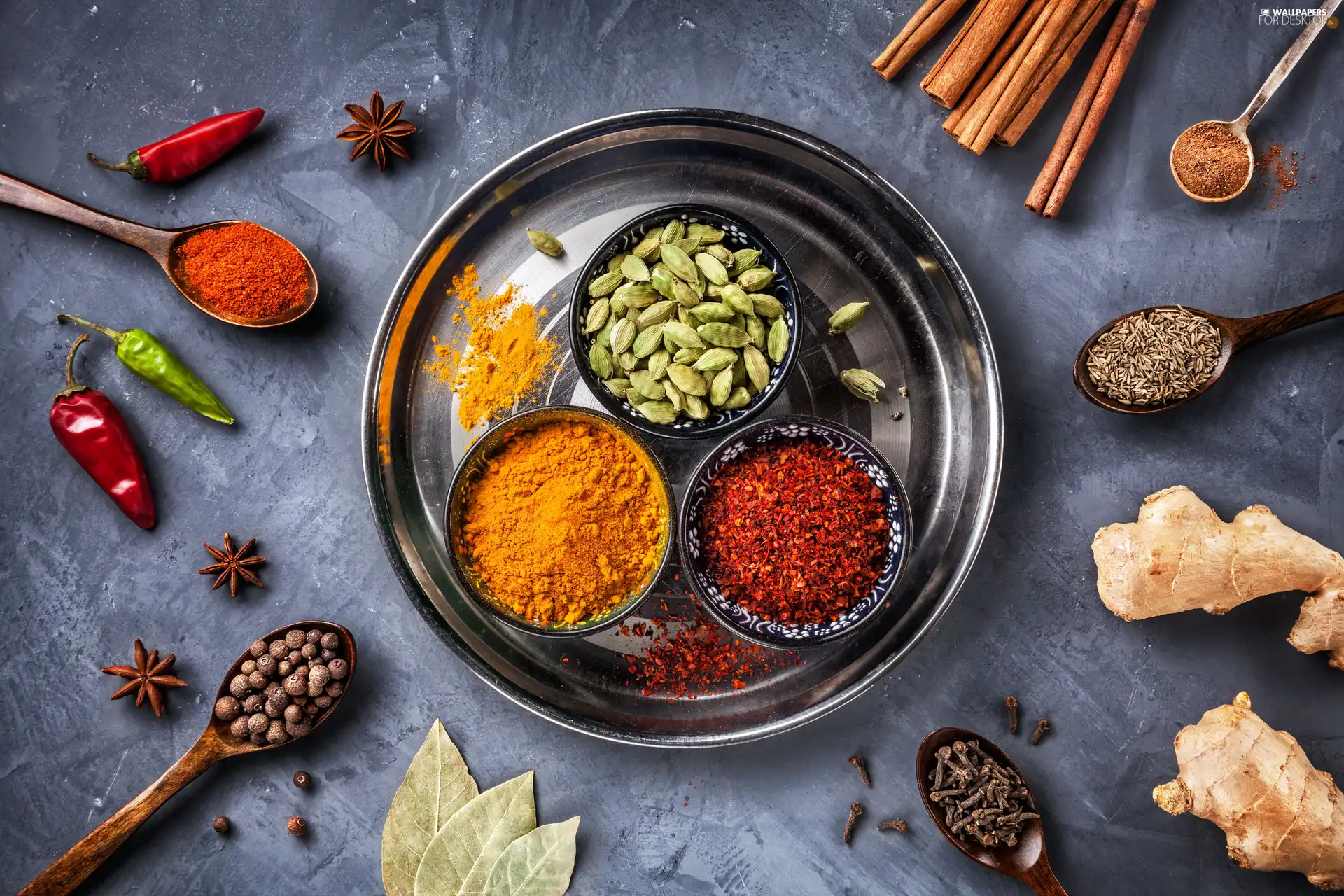 Bowls, spice, Spoons