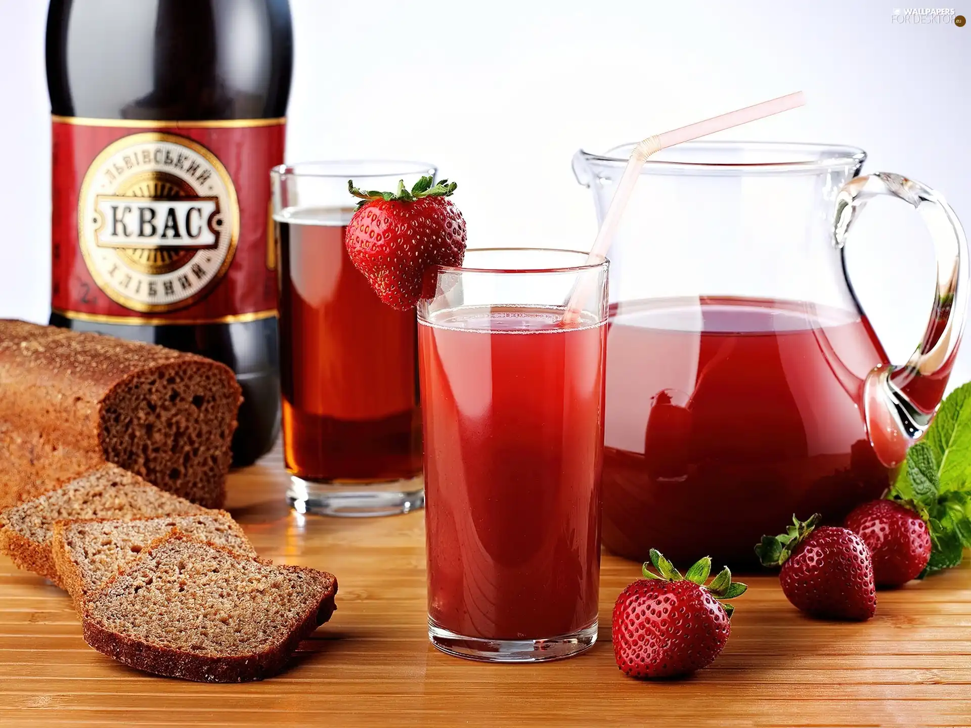 bread, drink, strawberry, dishes, juice