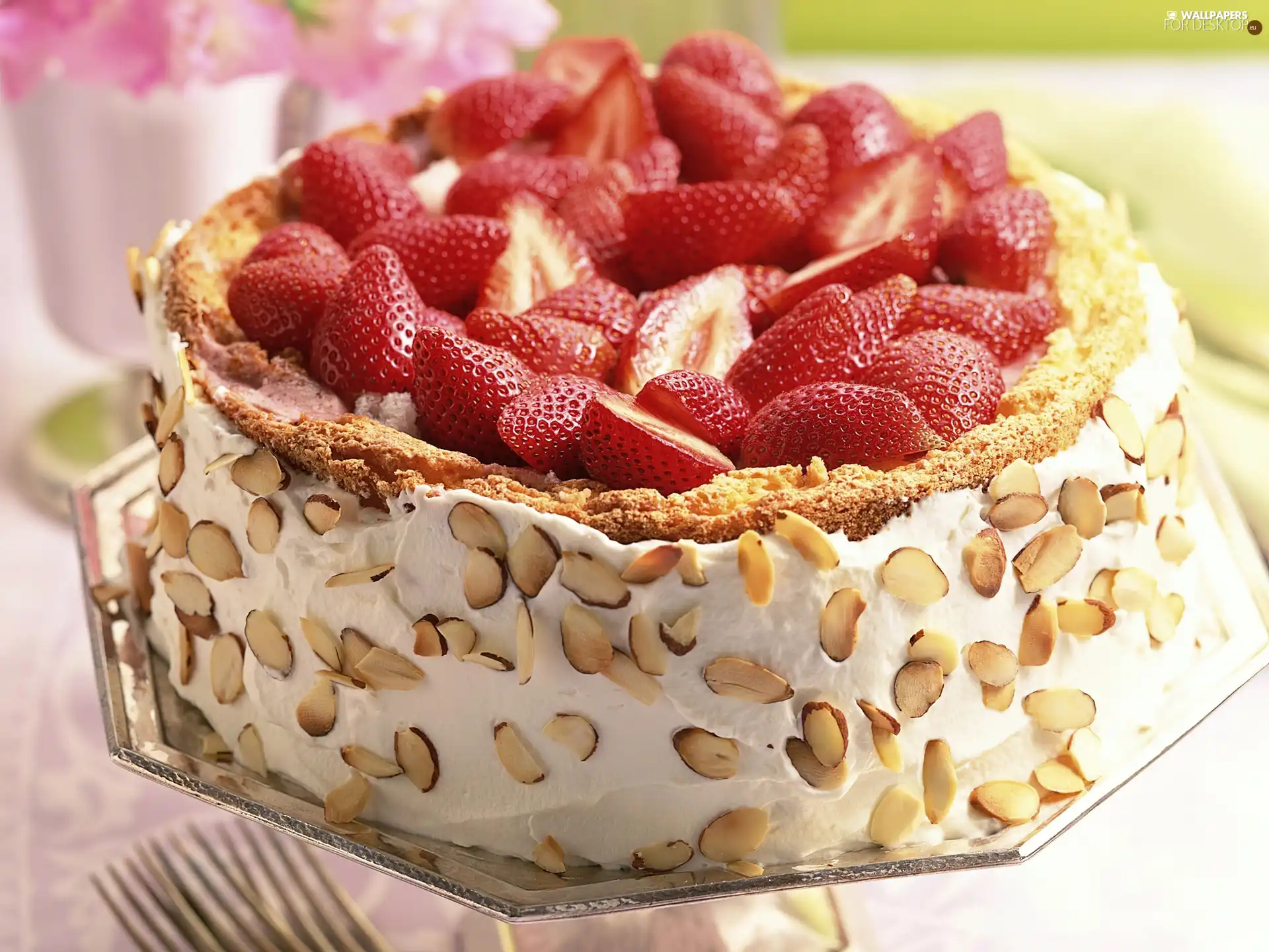 cream, almonds, strawberry, whipped, Cake