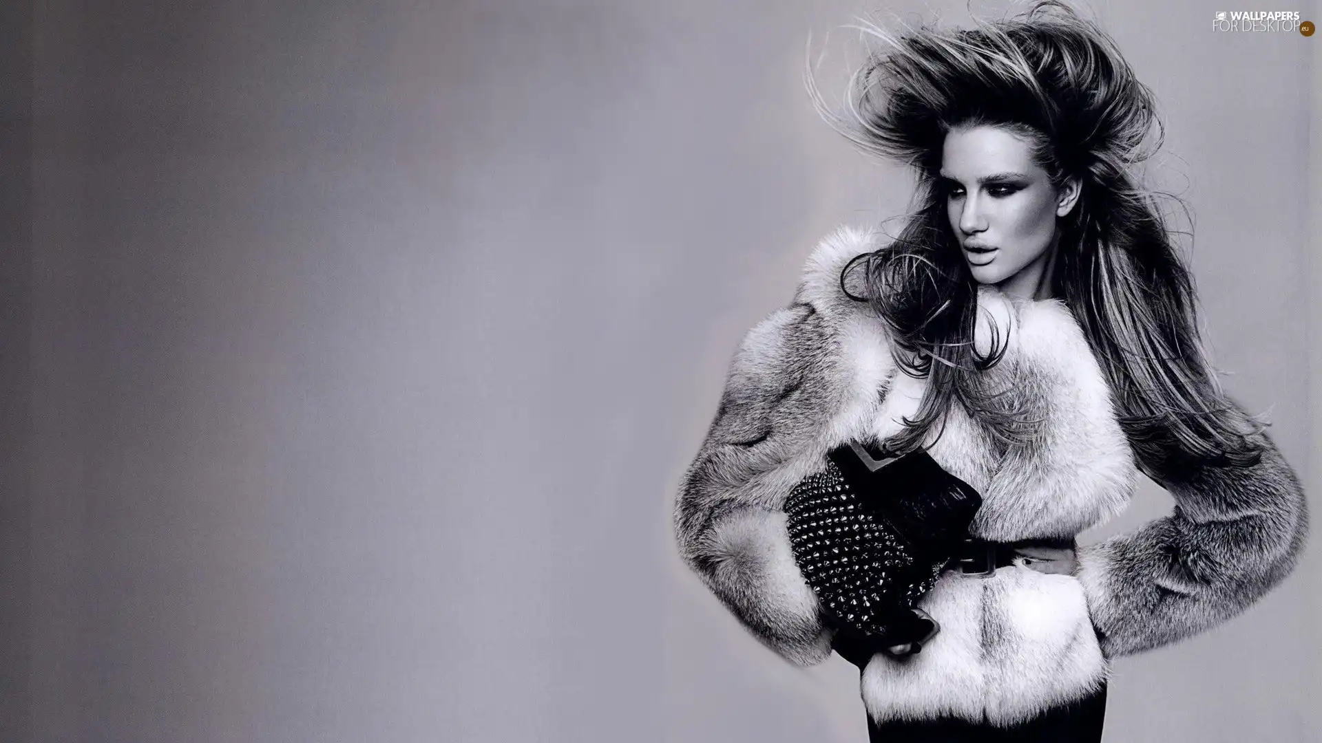 Rosie Huntington Whiteley, Fur