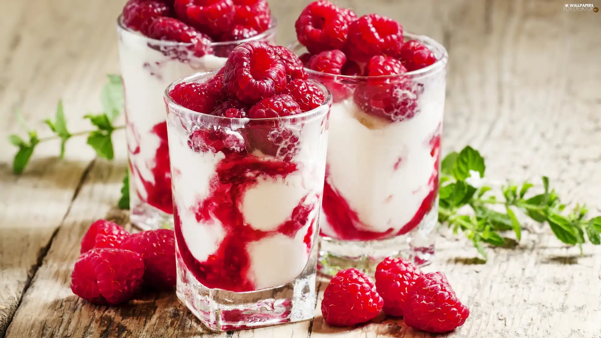 Glass, dessert, raspberries