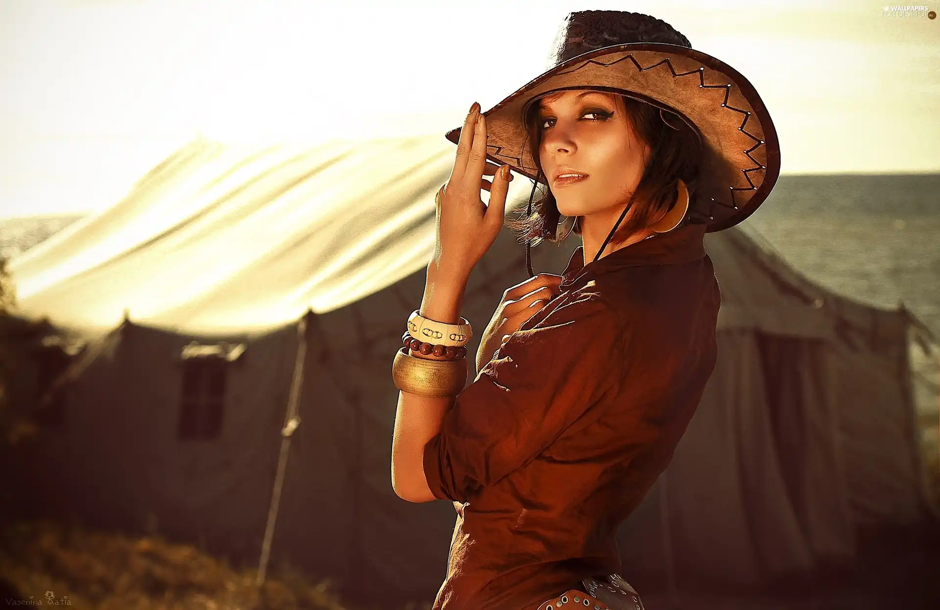 Hat, Women, brunette