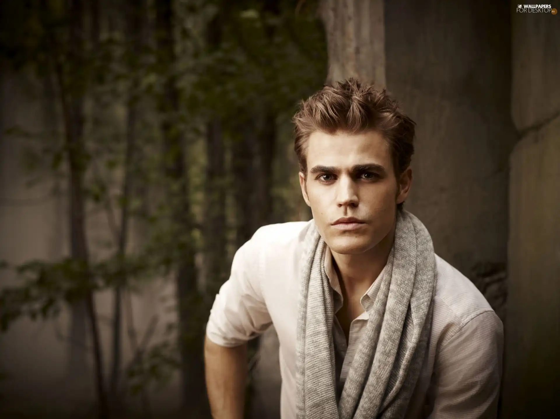 Paul Wesley, head-dress