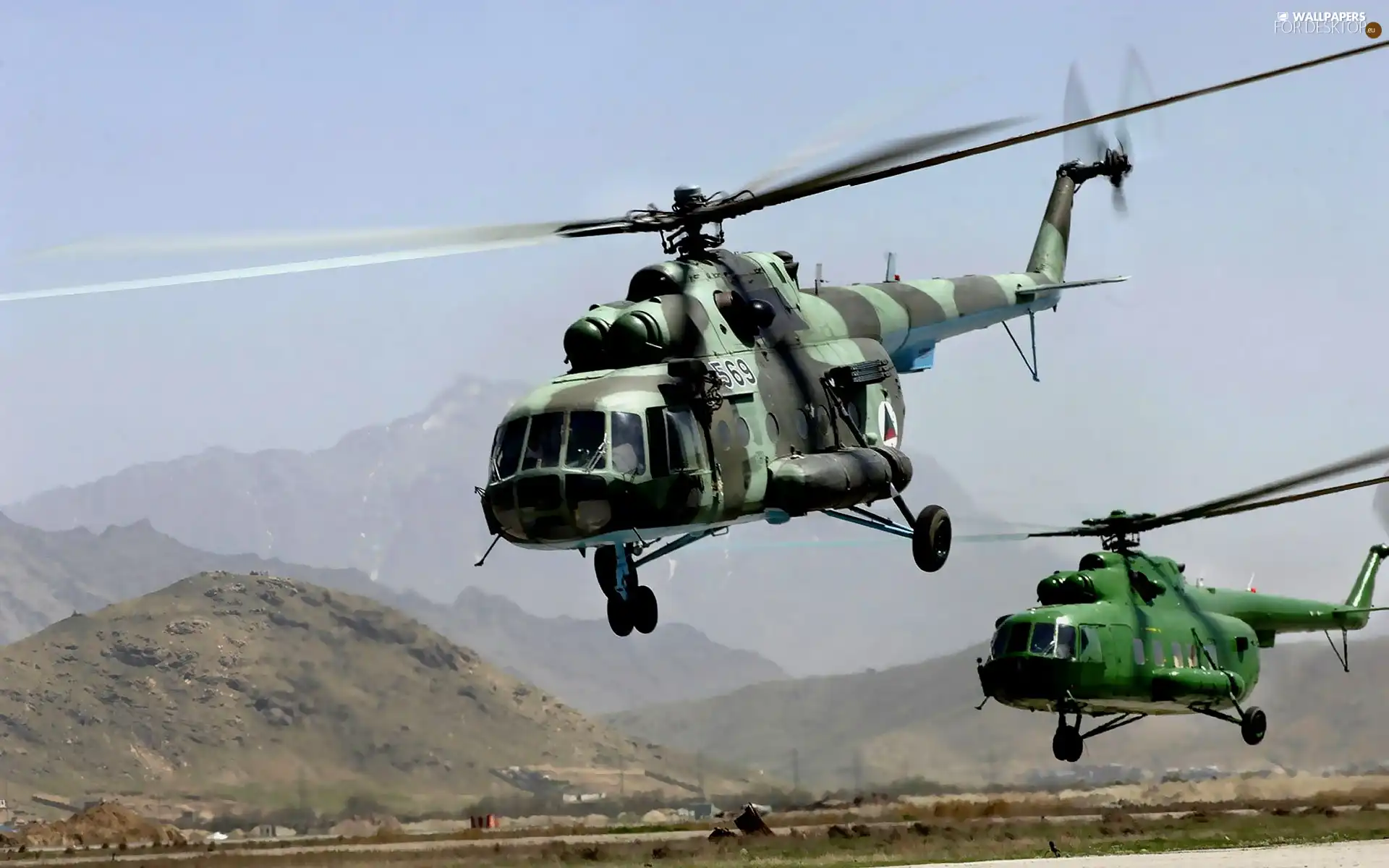 carrying, Mi-17, Helicopter