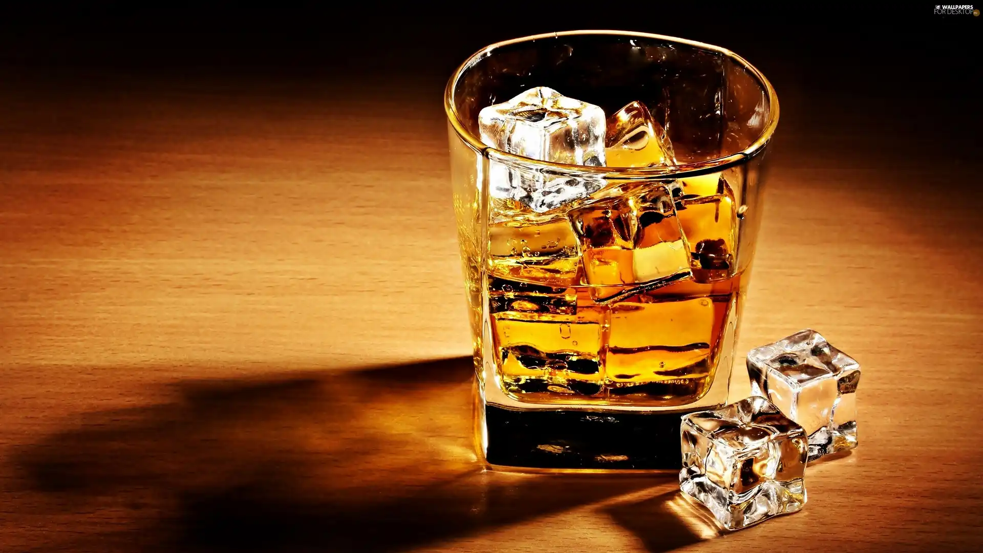 A glass, knuckle, ice, Whisky