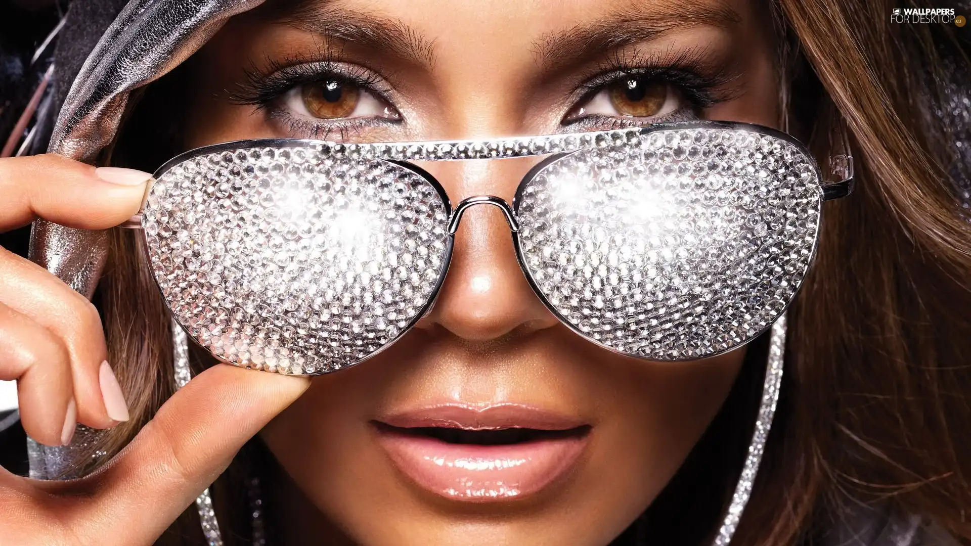 Jennifer Lopez, Glasses
