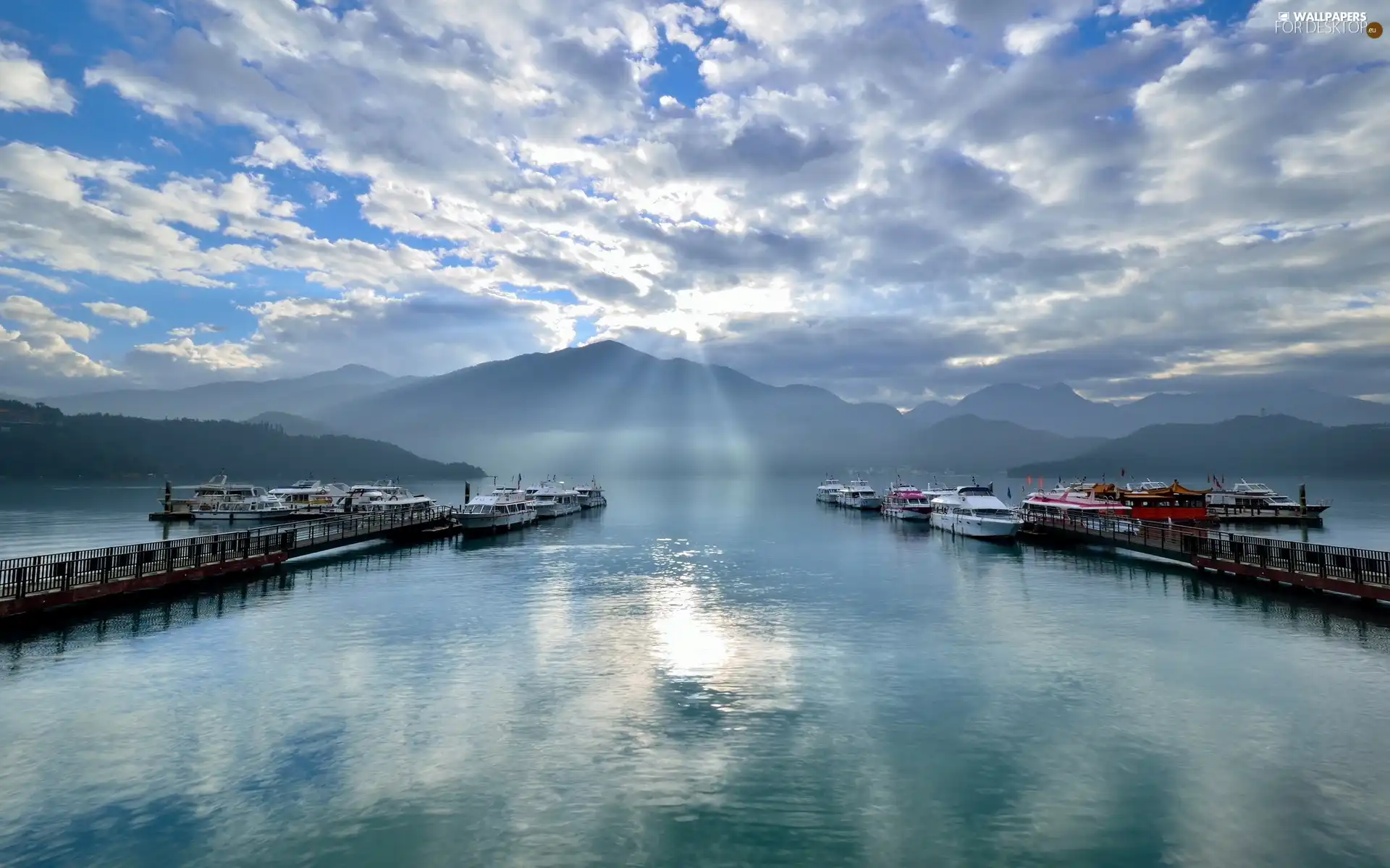 Boats, lake, clouds, Mountains, sun, Yachts, Harbour, rays