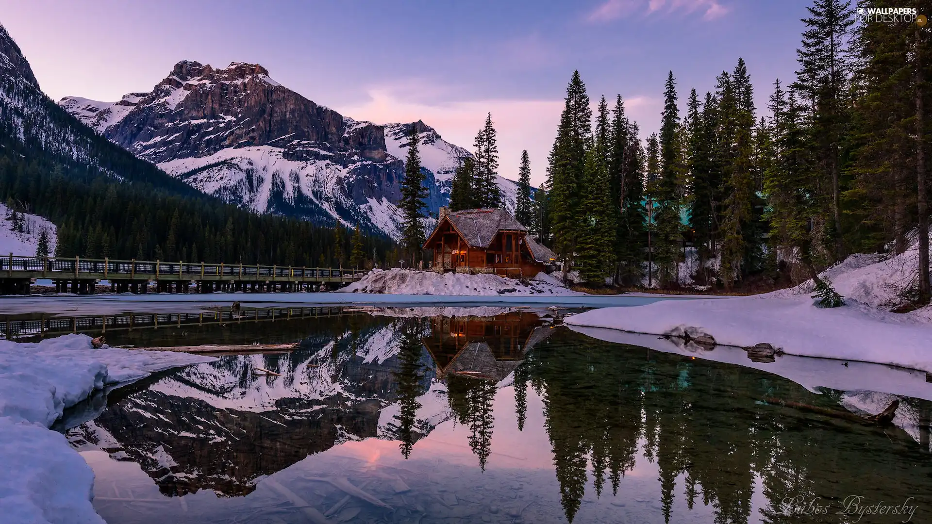 viewes, trees, forest, house, Emerald Lake, Province of British Columbia, Mountains, winter, Canada, bridge, lake, Yoho National Park