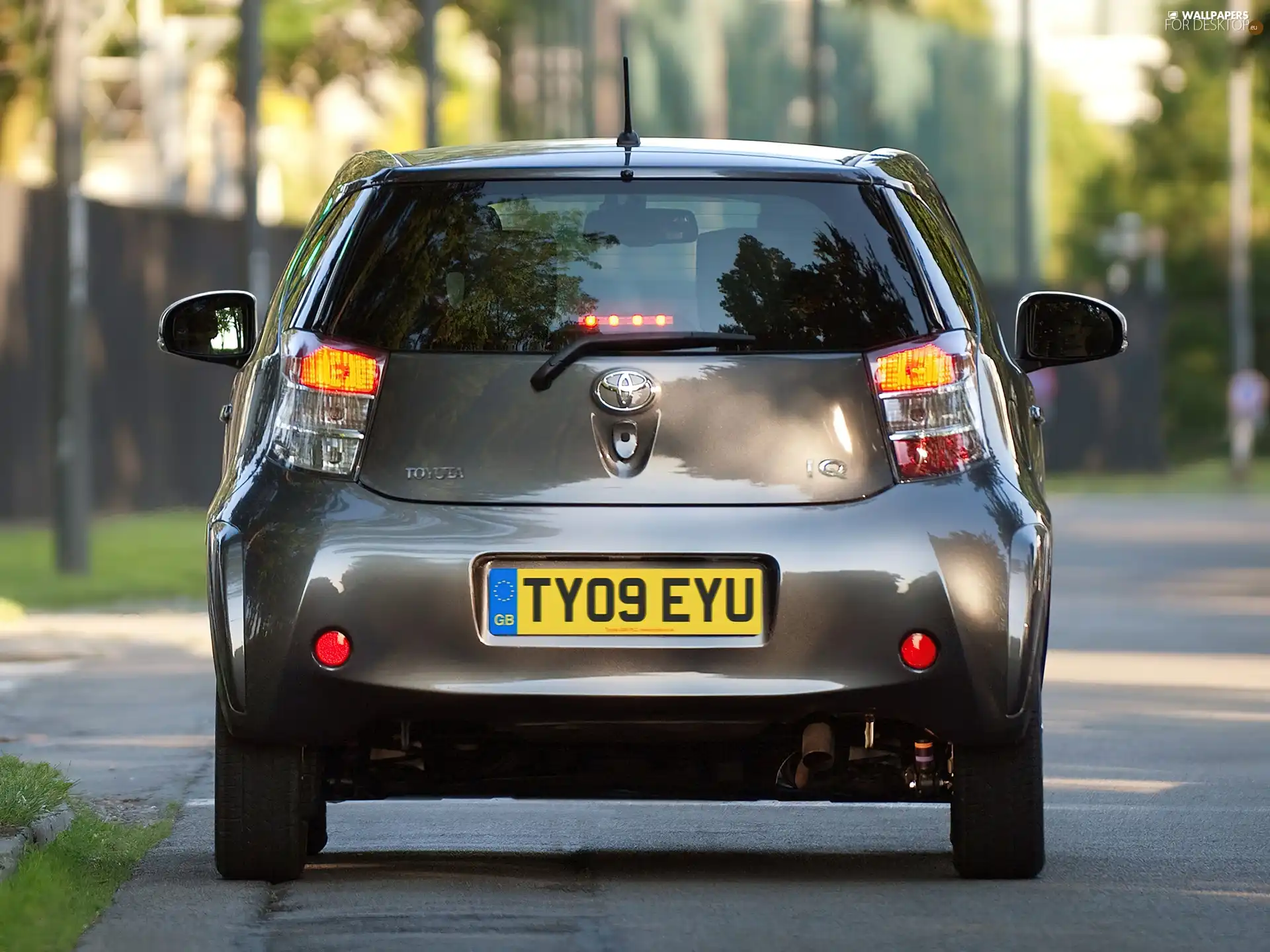 Back, Toyota iQ, Lamps