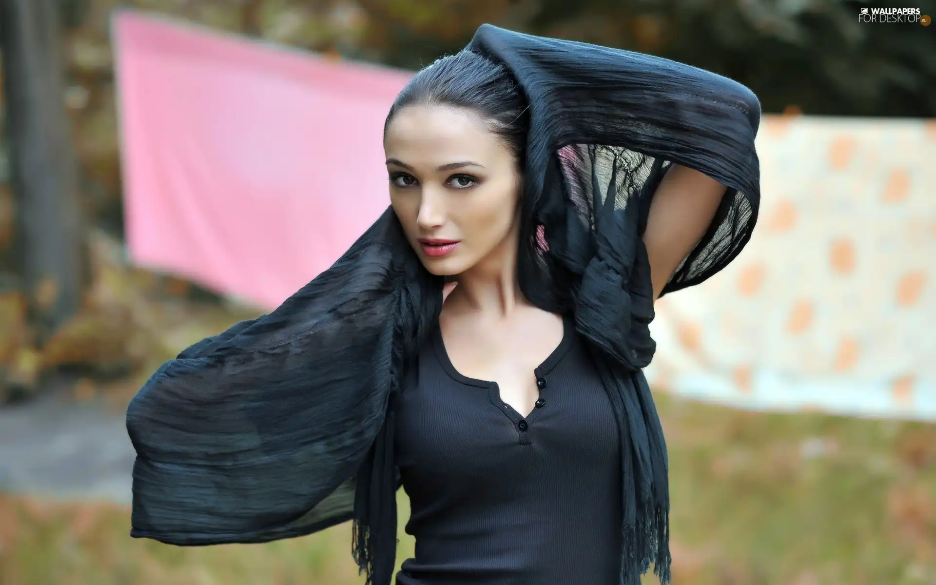 shawl, brunette, make-up