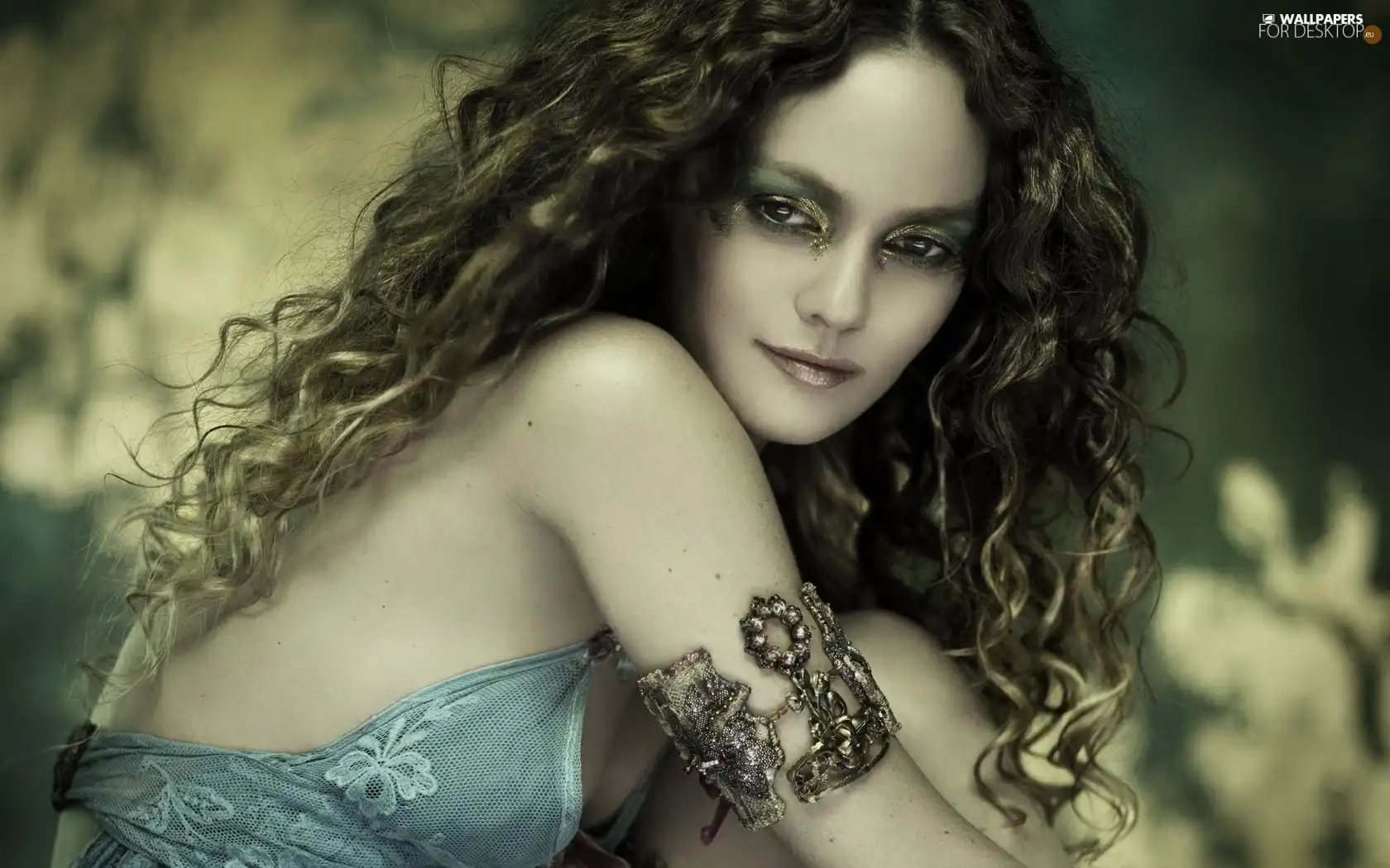 curls, Vanessa Paradis, make-up