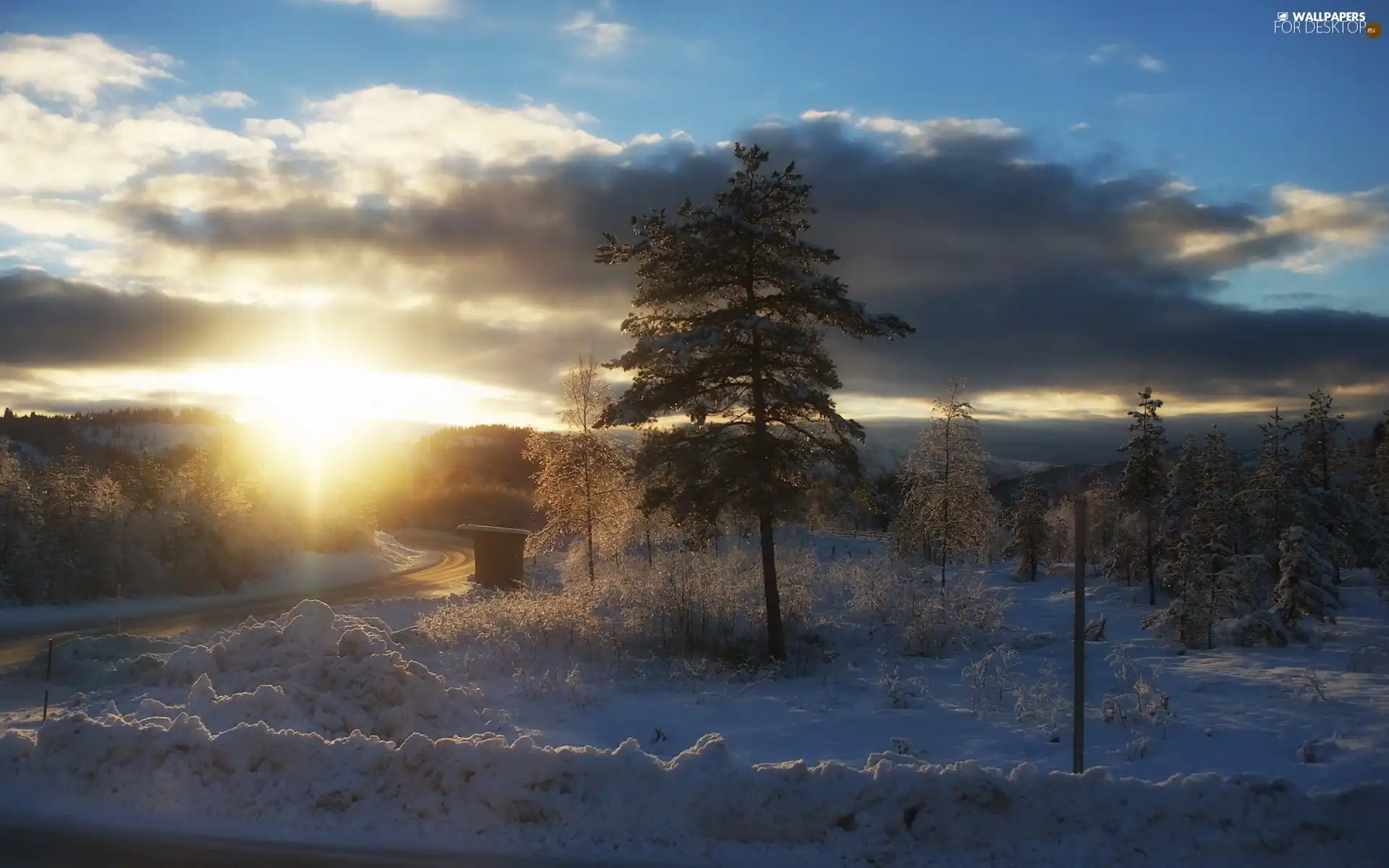 Way, snow, rays of the Sun, clouds