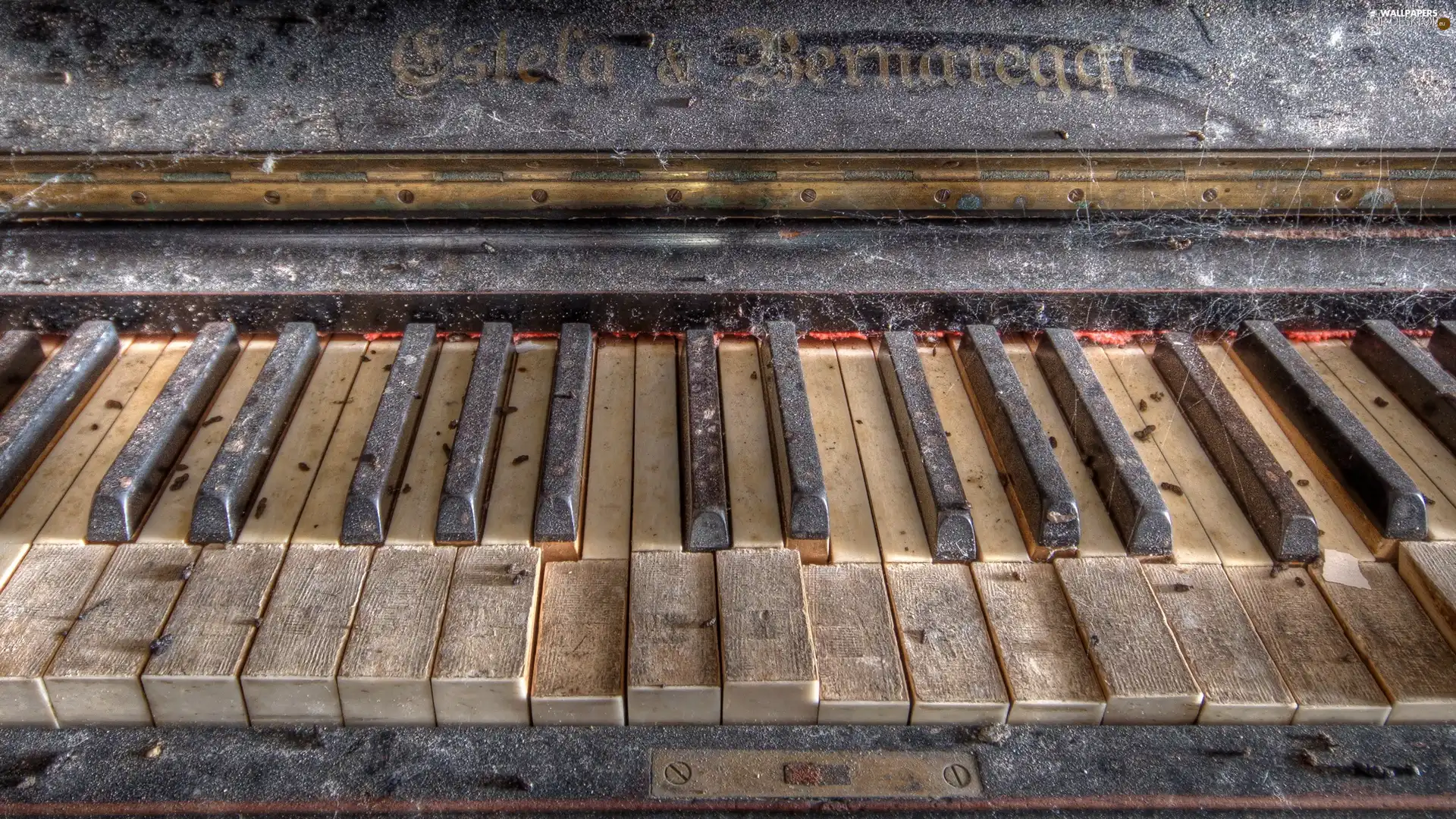 old, piano