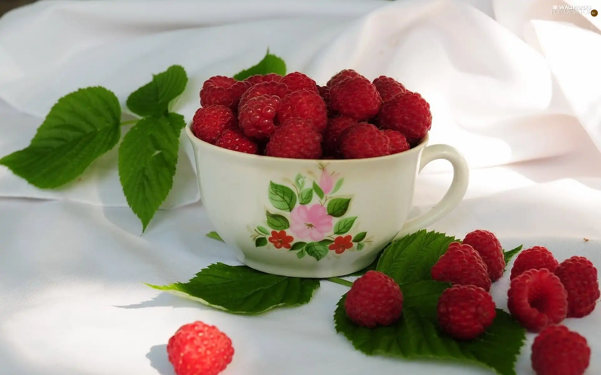 cup, raspberries