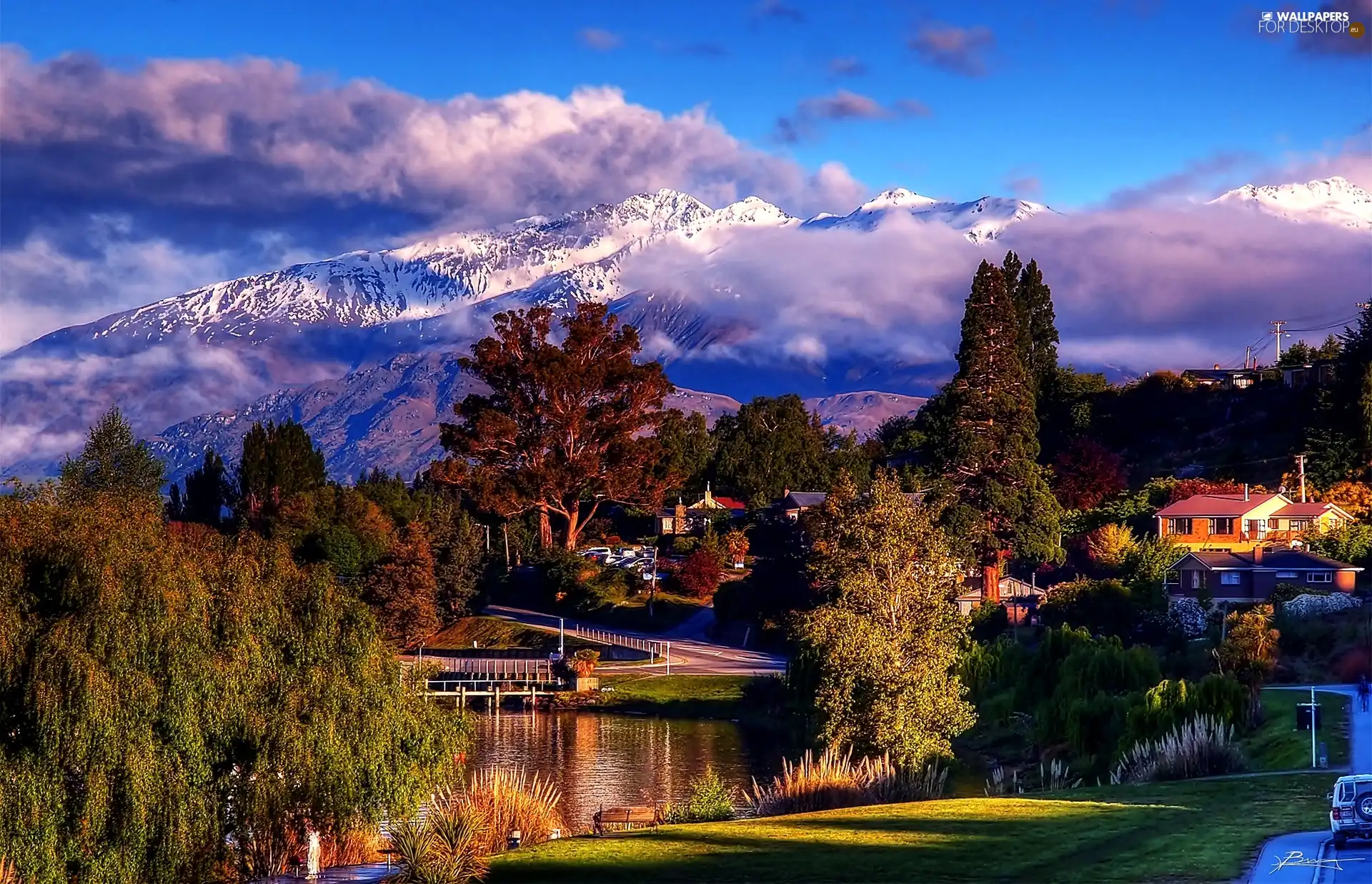 The Town of Wanaka Otago, New Zeland, River, Houses, Mountains