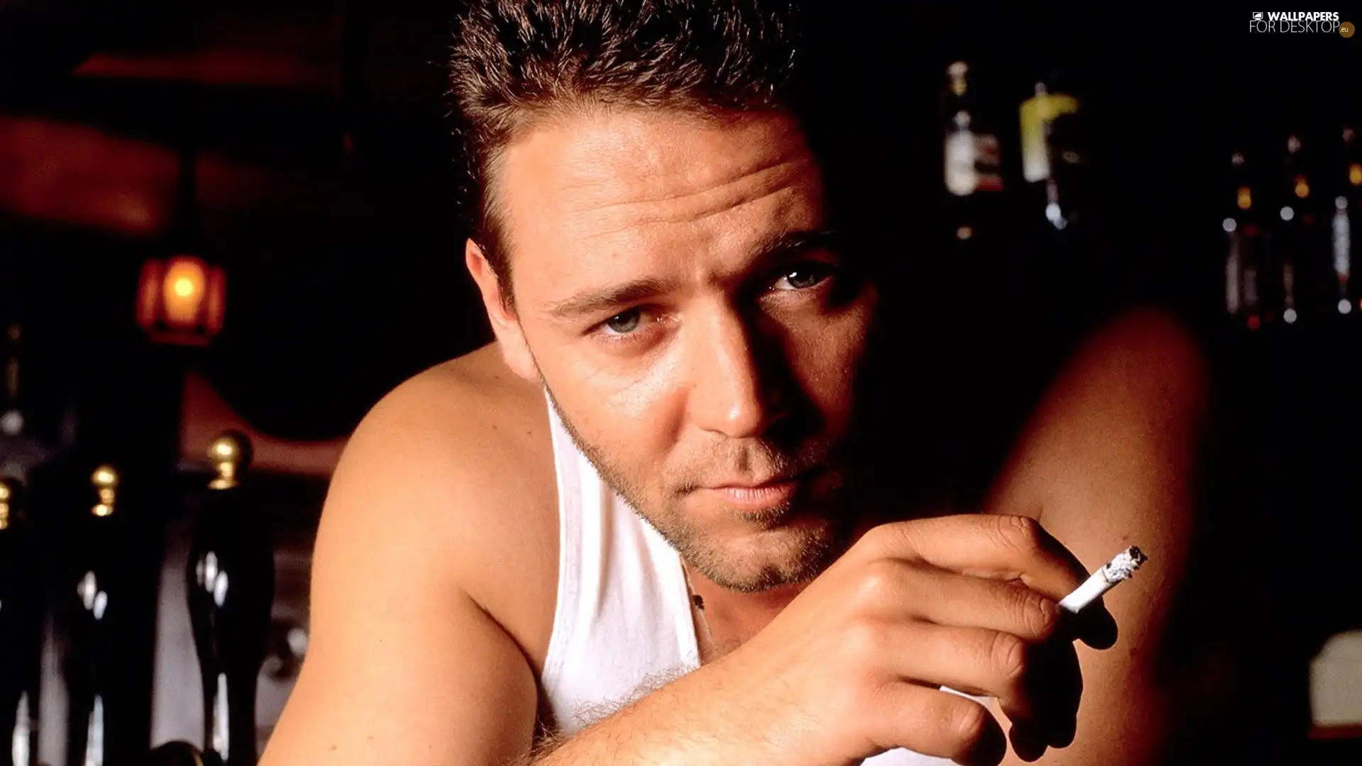 Russell Crowe, Cigarette