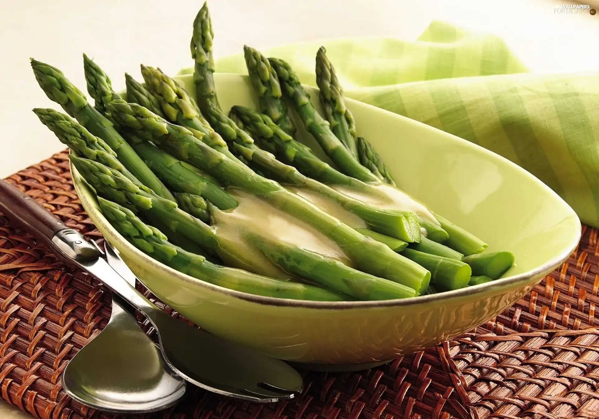 sauce, asparagus, plate