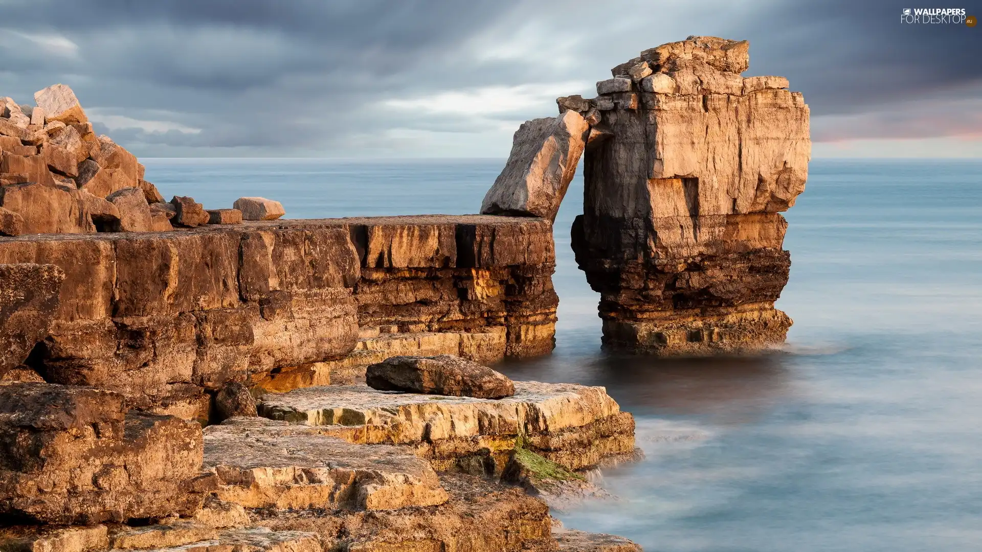 Sky, rocks, sea