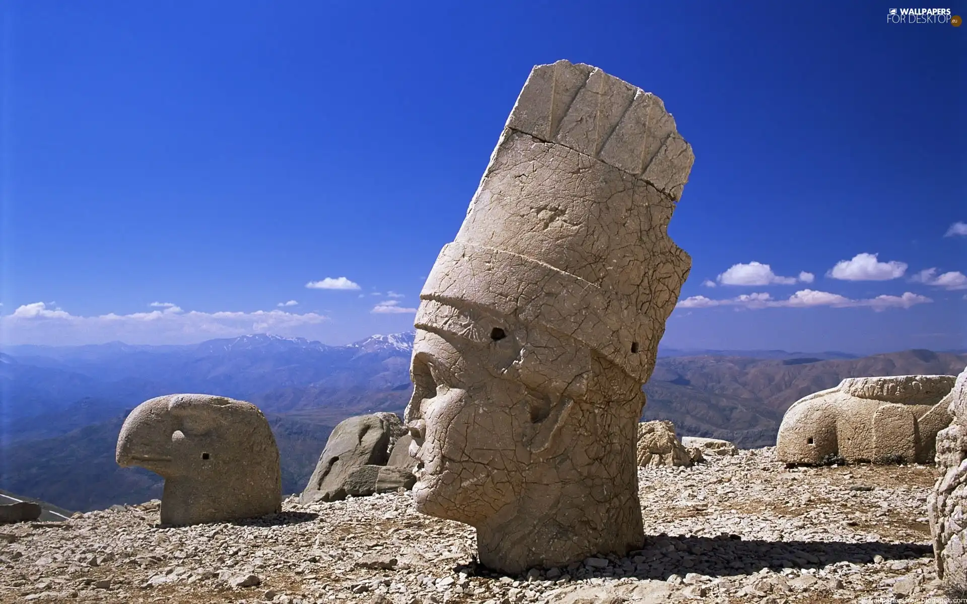 Statue monument, Mountains