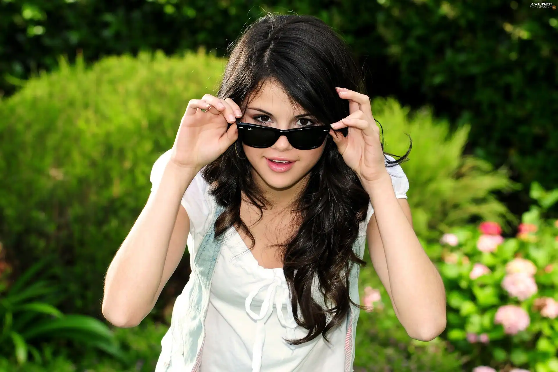 Garden, green, Glasses, Sunscreen, Selena Marie Gomez