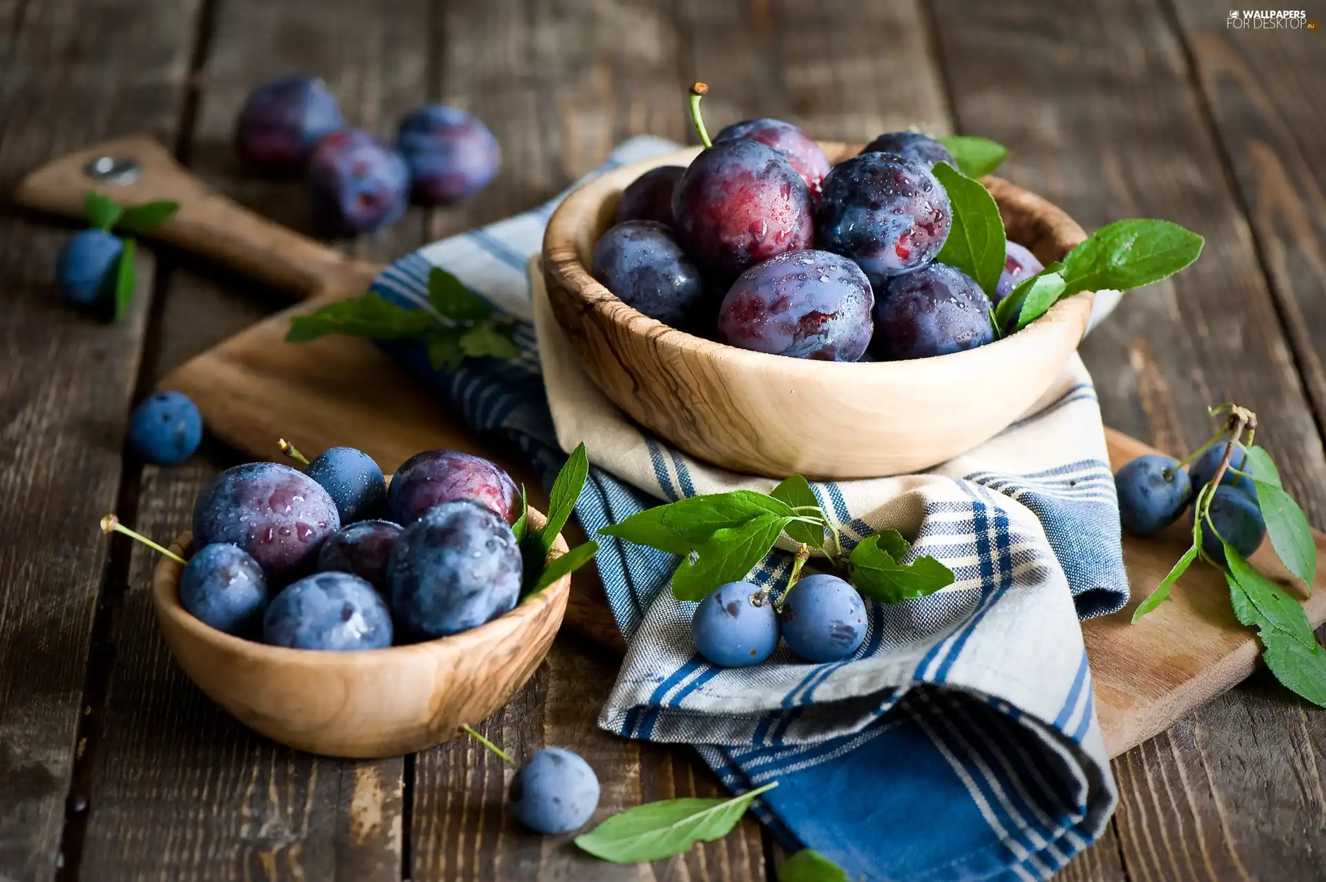 wood, Fruits, board, tea-towel, Bowls, plums