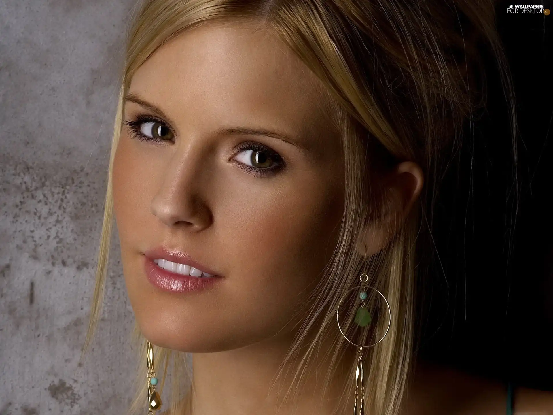ear-ring, Maggie Grace, The look