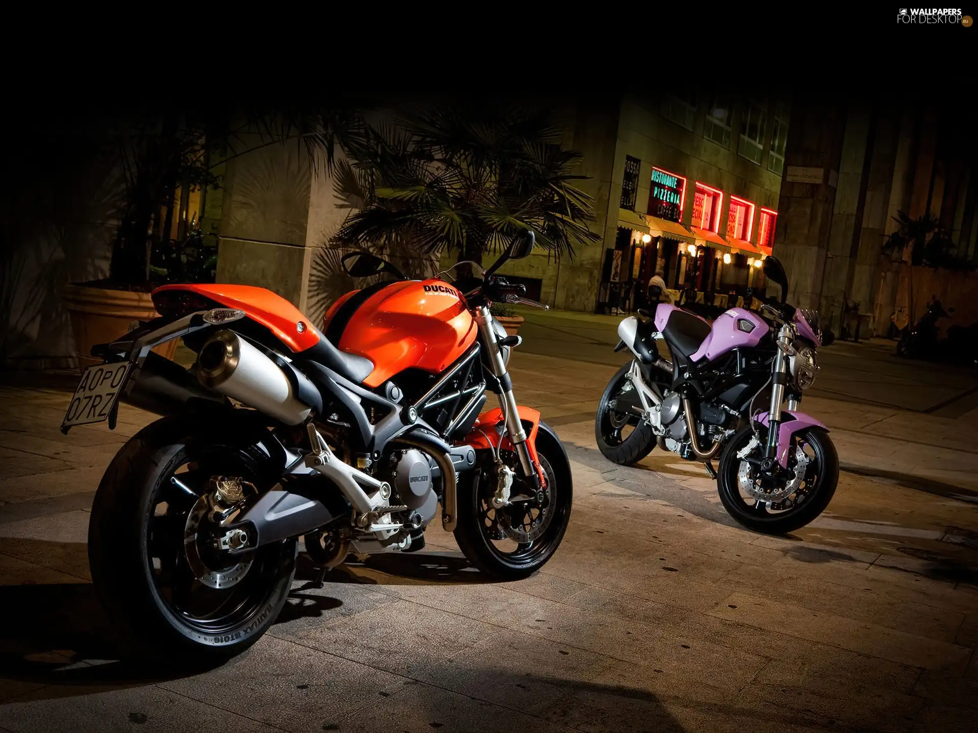 Ducati Monster 1100, Town