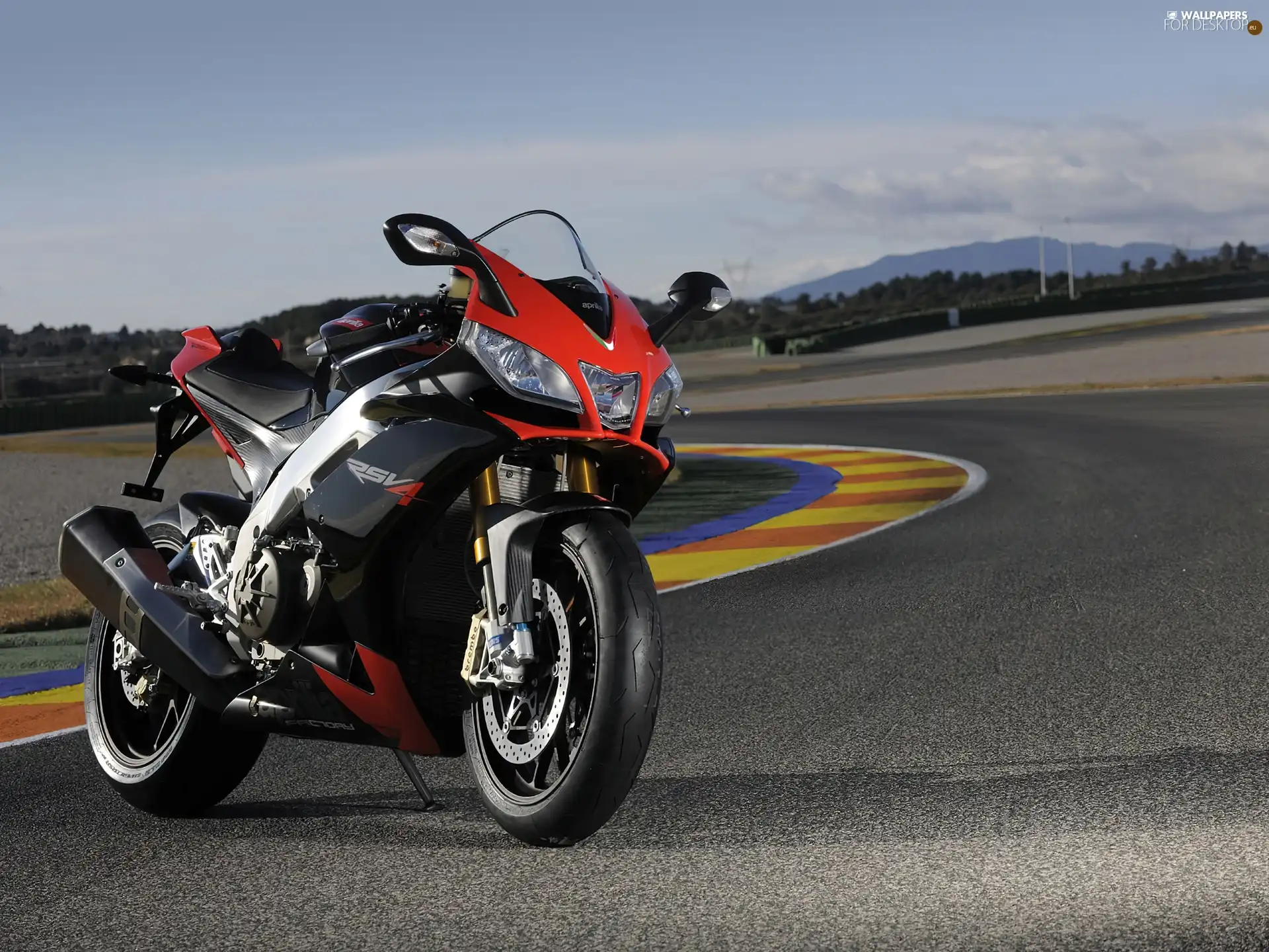 race, Aprilia RSV4, track