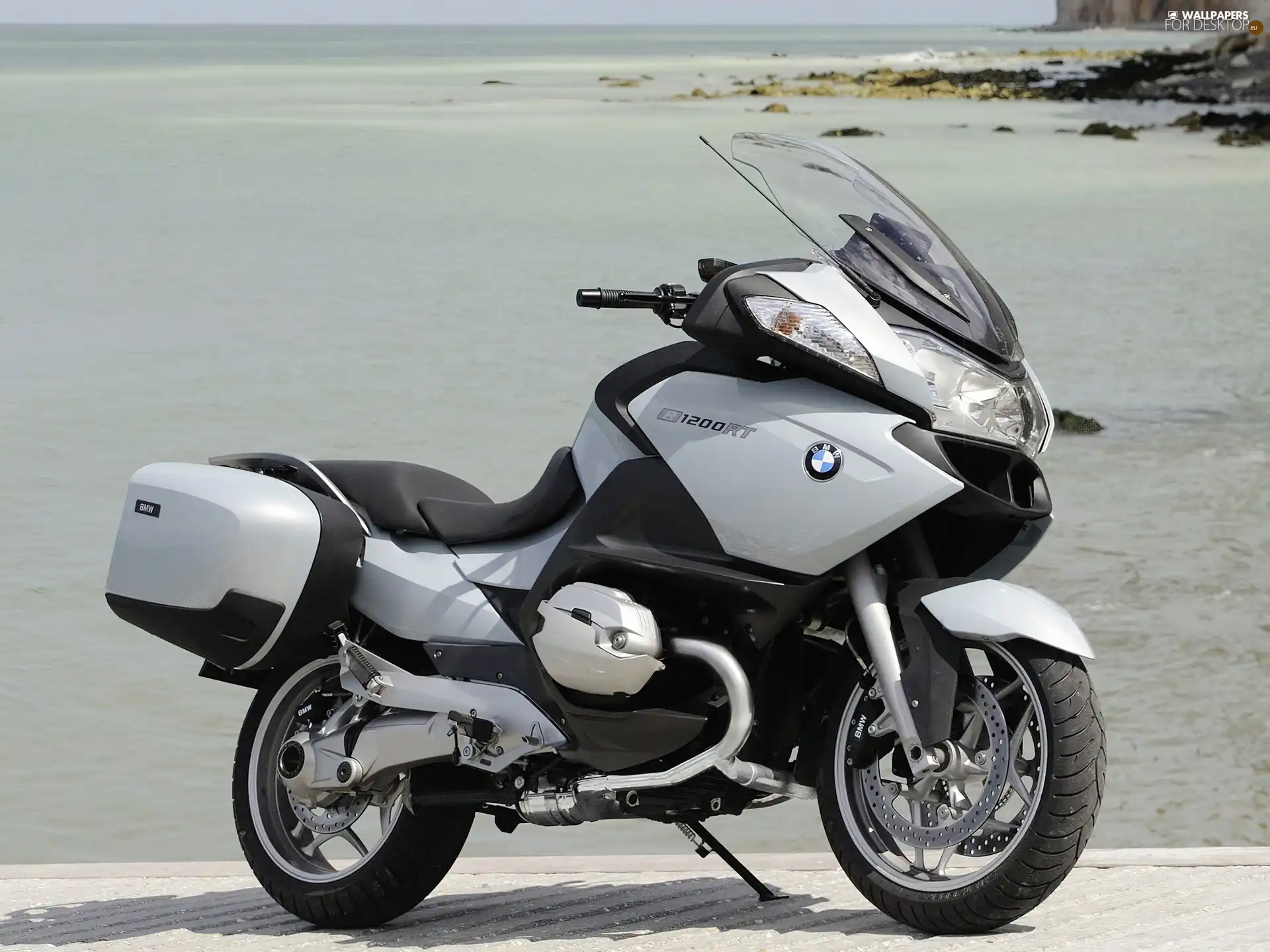 Side, BMW R1200RT, trunks