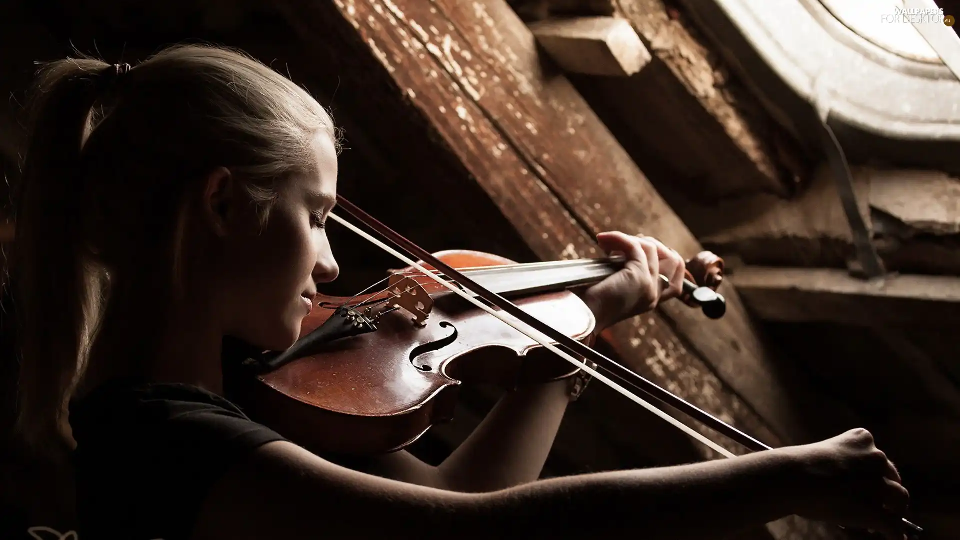 Women, violin