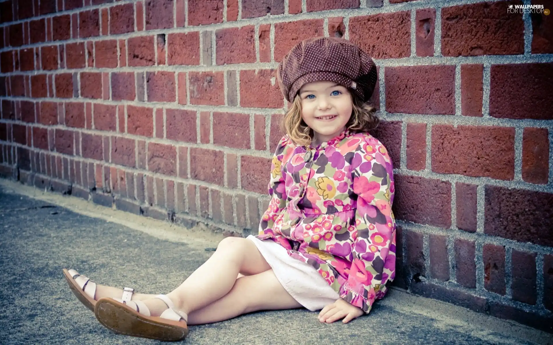 small, girl, wall, smiling