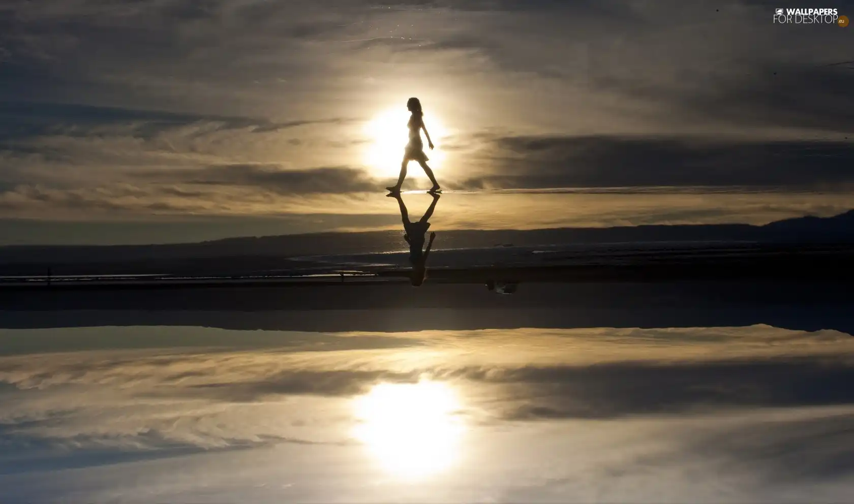 Women, Mirror, water, wander