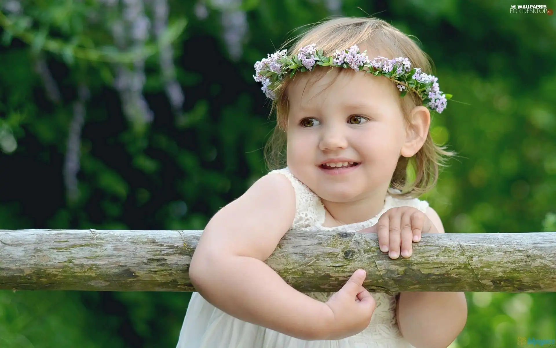 girl, Kid, wreath, Pole, Flowers, smiling