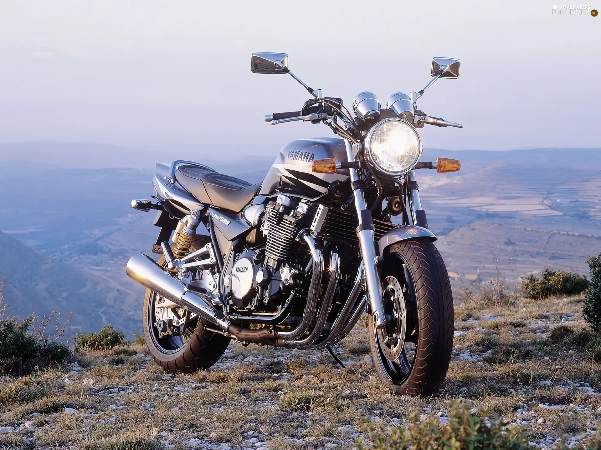 Yamaha XJR1300, naked