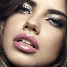 Adriana Lima, face