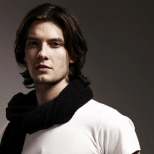 Ben Barnes, shawl