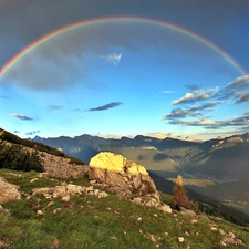 Meadow, Mountains, boulders, Przebijaj?ce, luminosity, Great Rainbows, sun, flash, ligh