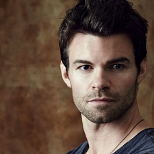 Daniel Gillies, hair