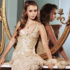 Lily Collins, Golden automobile, dress, Mirror